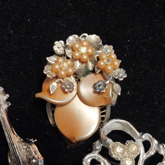 Silvertone brooch set of 3. - Picture 4 of 7